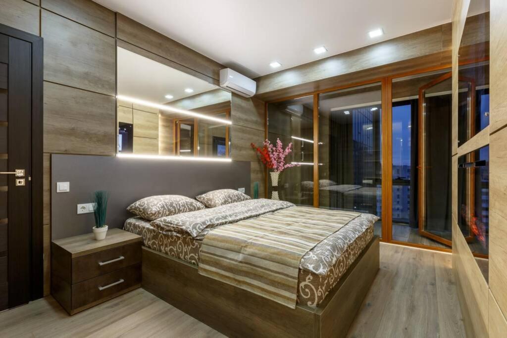 City Center. Panoramic Windows. Fireplace. 基希讷乌 外观 照片